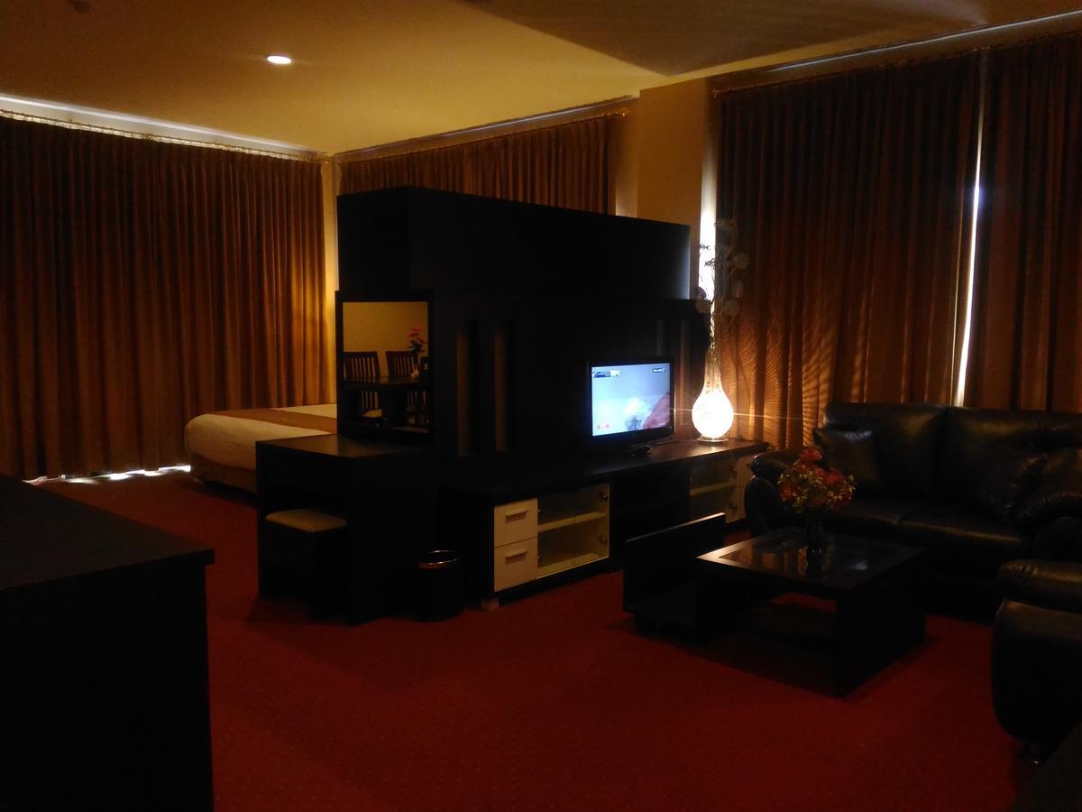 Grand Royal Taliwang Hotel Luaran gambar