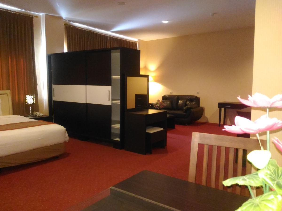 Grand Royal Taliwang Hotel Luaran gambar