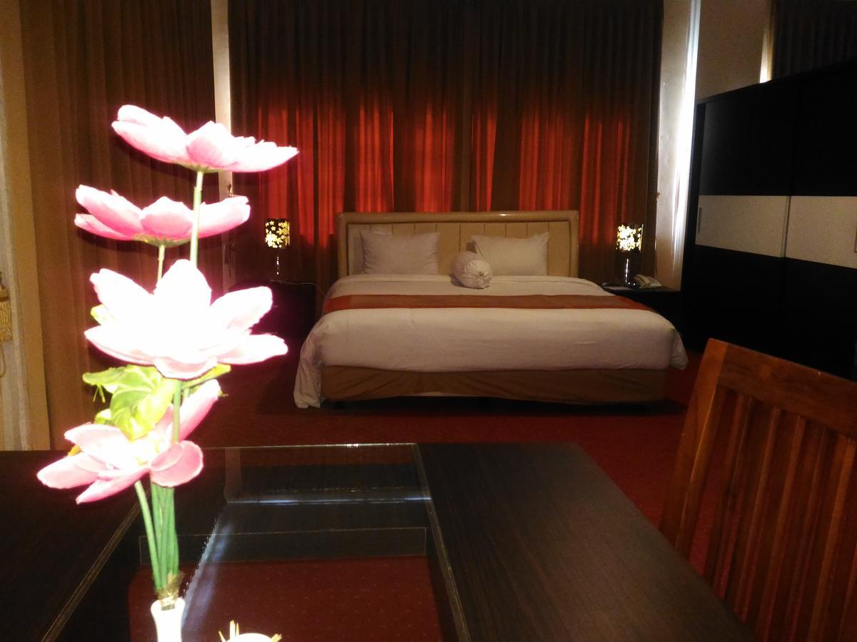 Grand Royal Taliwang Hotel Luaran gambar