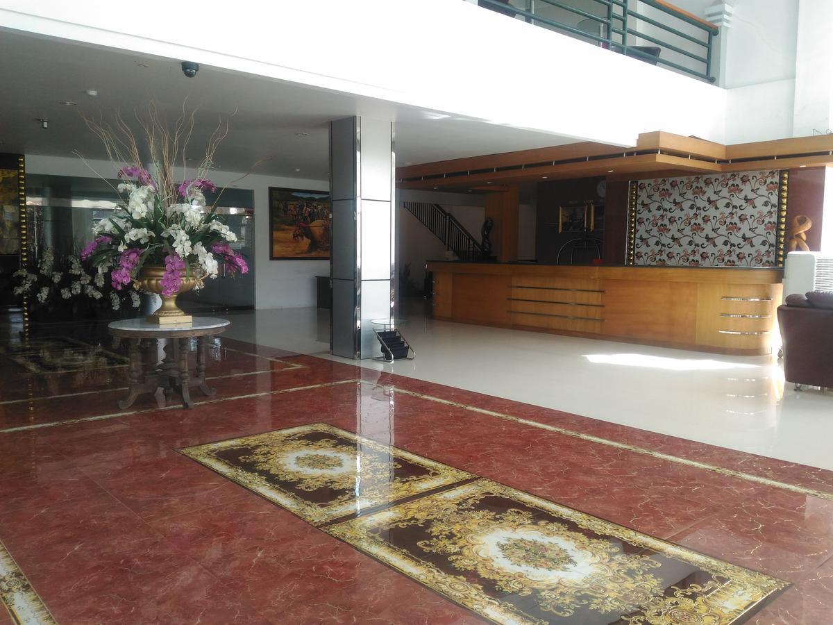 Grand Royal Taliwang Hotel Luaran gambar